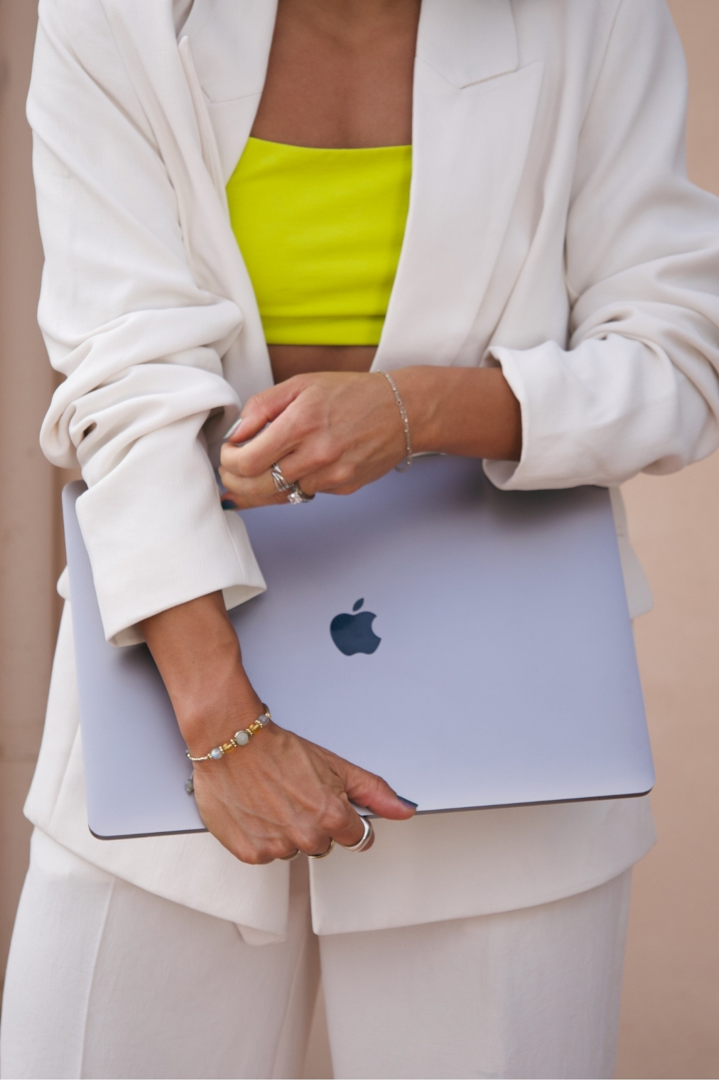 Marissa holding her laptop
